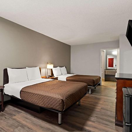 Rodeway Inn Brooklawn エクステリア 写真