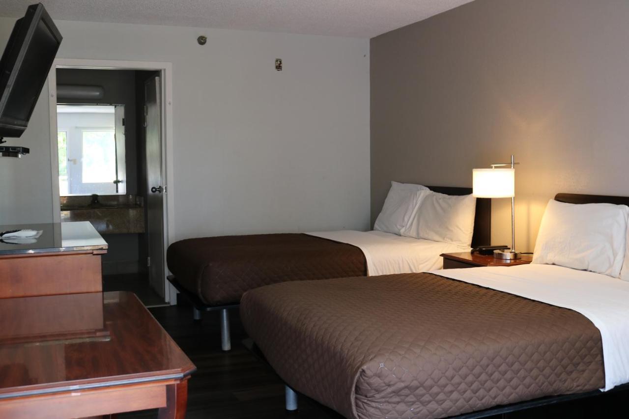 Rodeway Inn Brooklawn エクステリア 写真