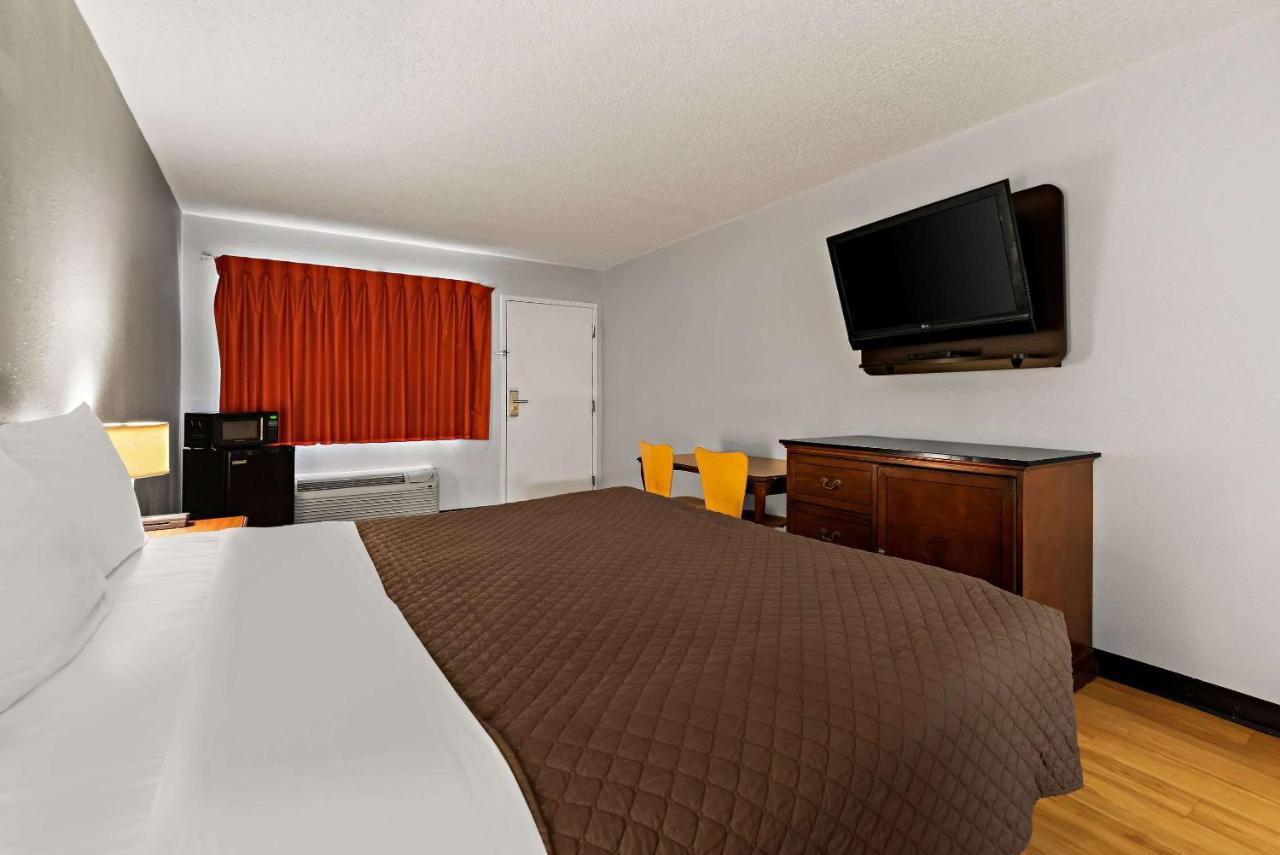 Rodeway Inn Brooklawn エクステリア 写真