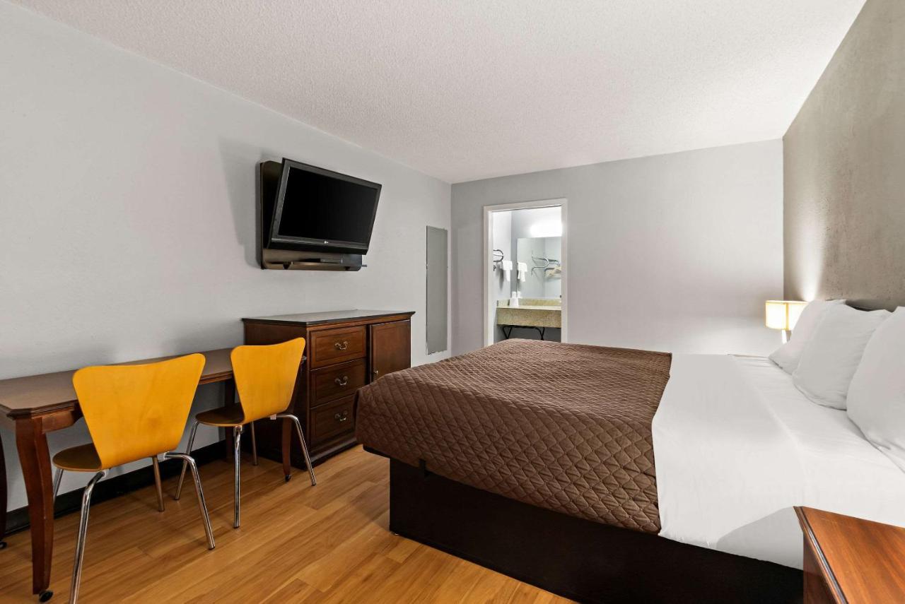 Rodeway Inn Brooklawn エクステリア 写真