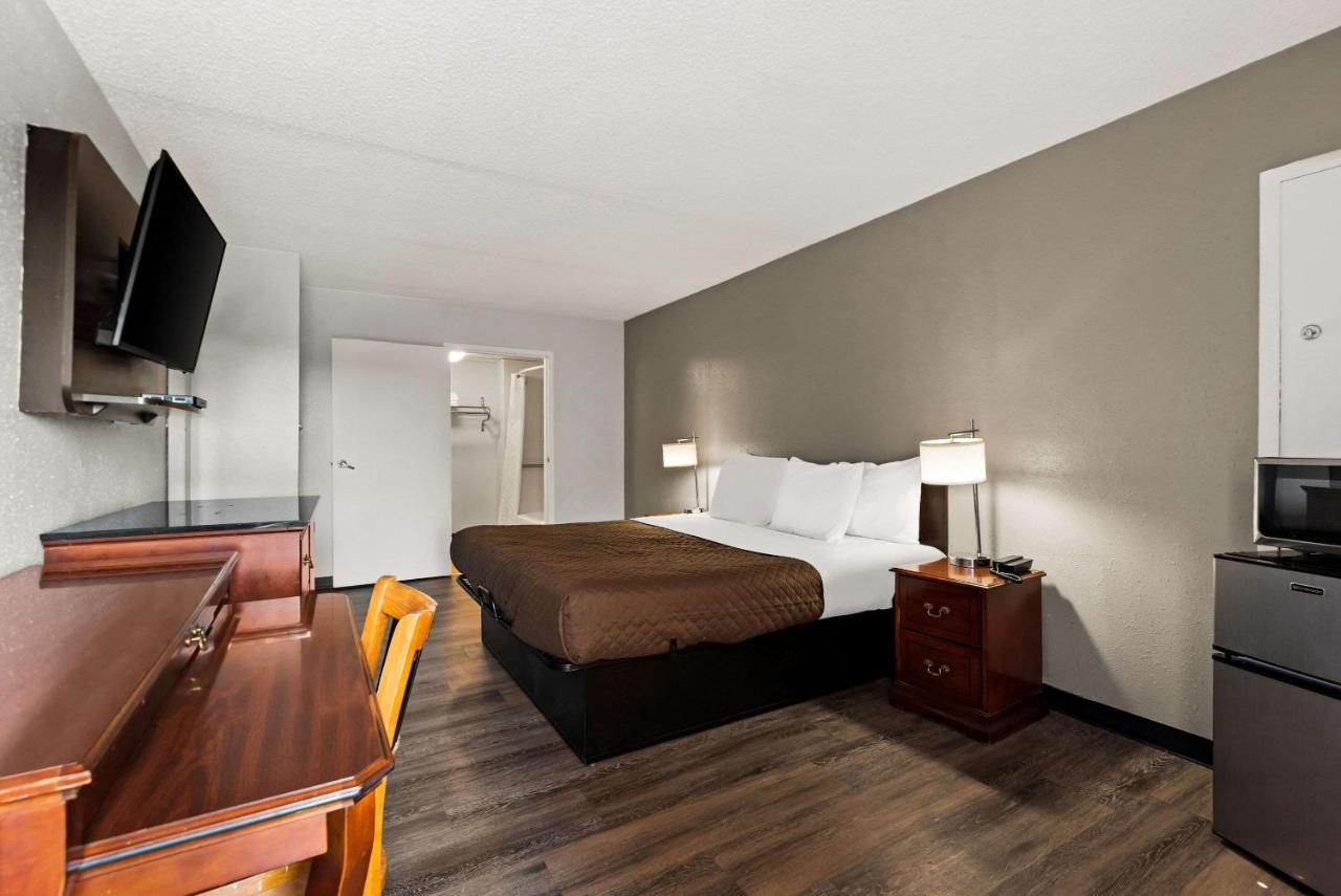 Rodeway Inn Brooklawn エクステリア 写真