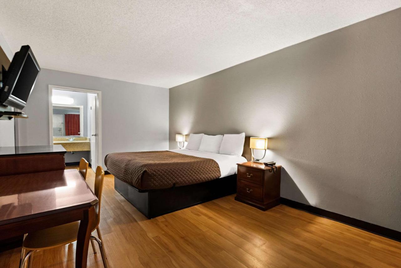 Rodeway Inn Brooklawn エクステリア 写真