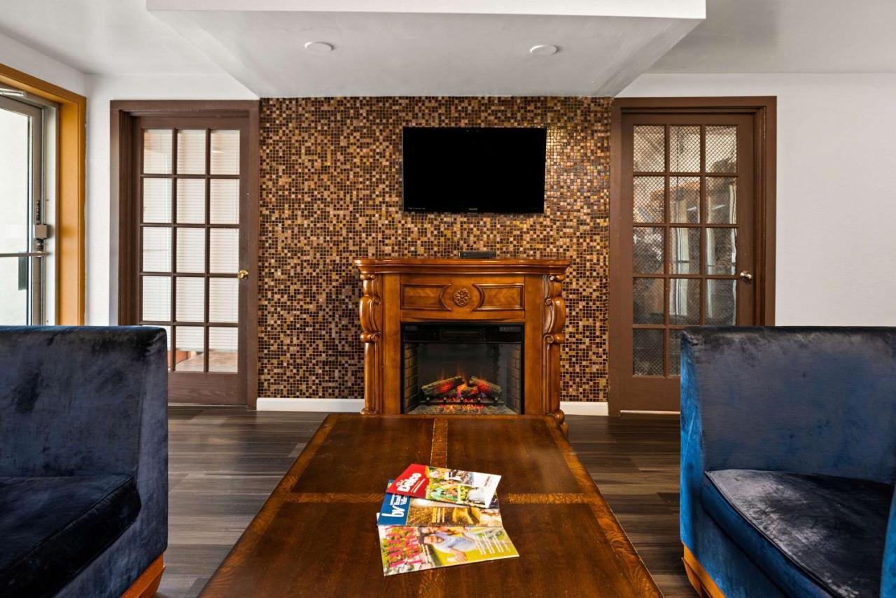 Rodeway Inn Brooklawn エクステリア 写真