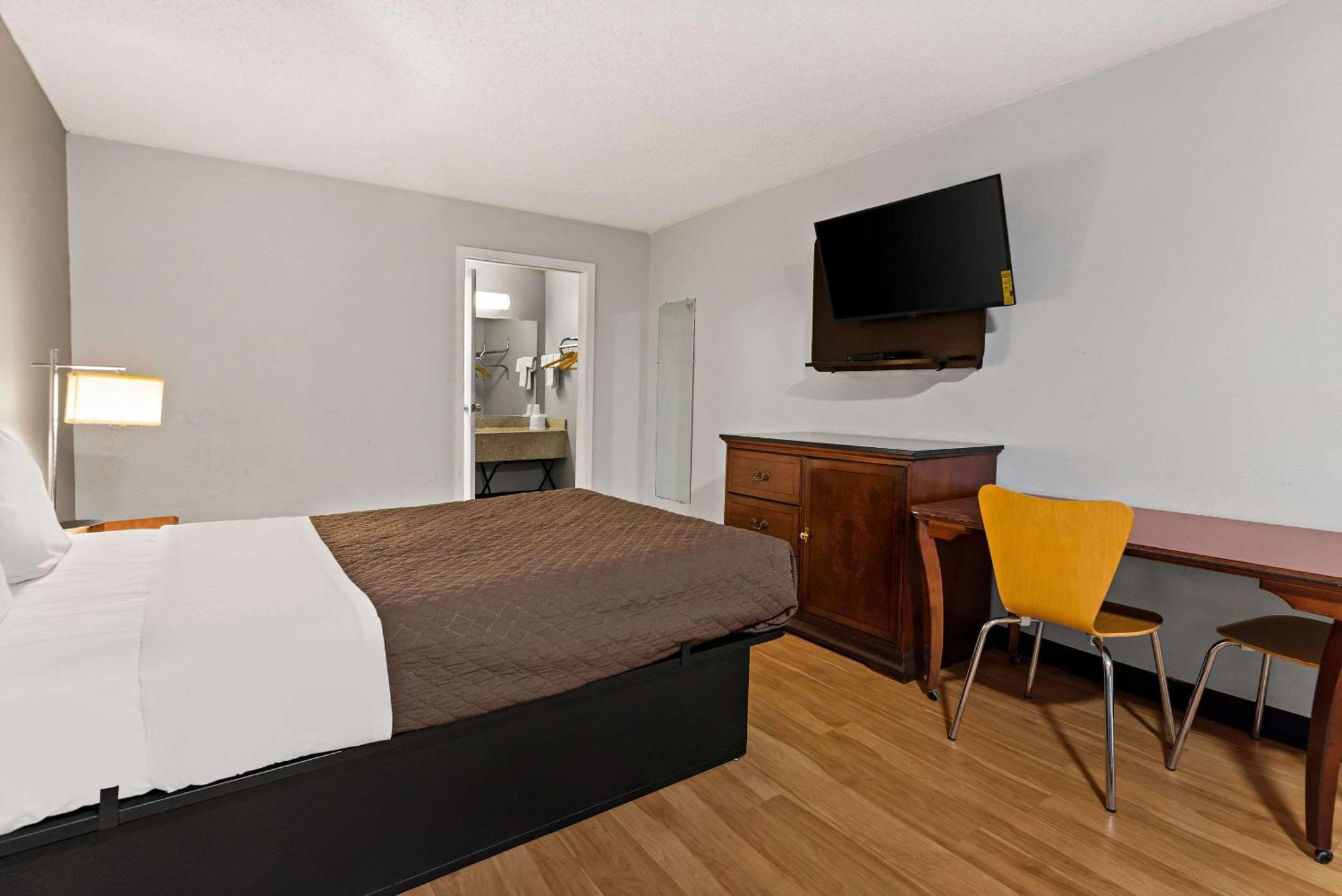 Rodeway Inn Brooklawn エクステリア 写真