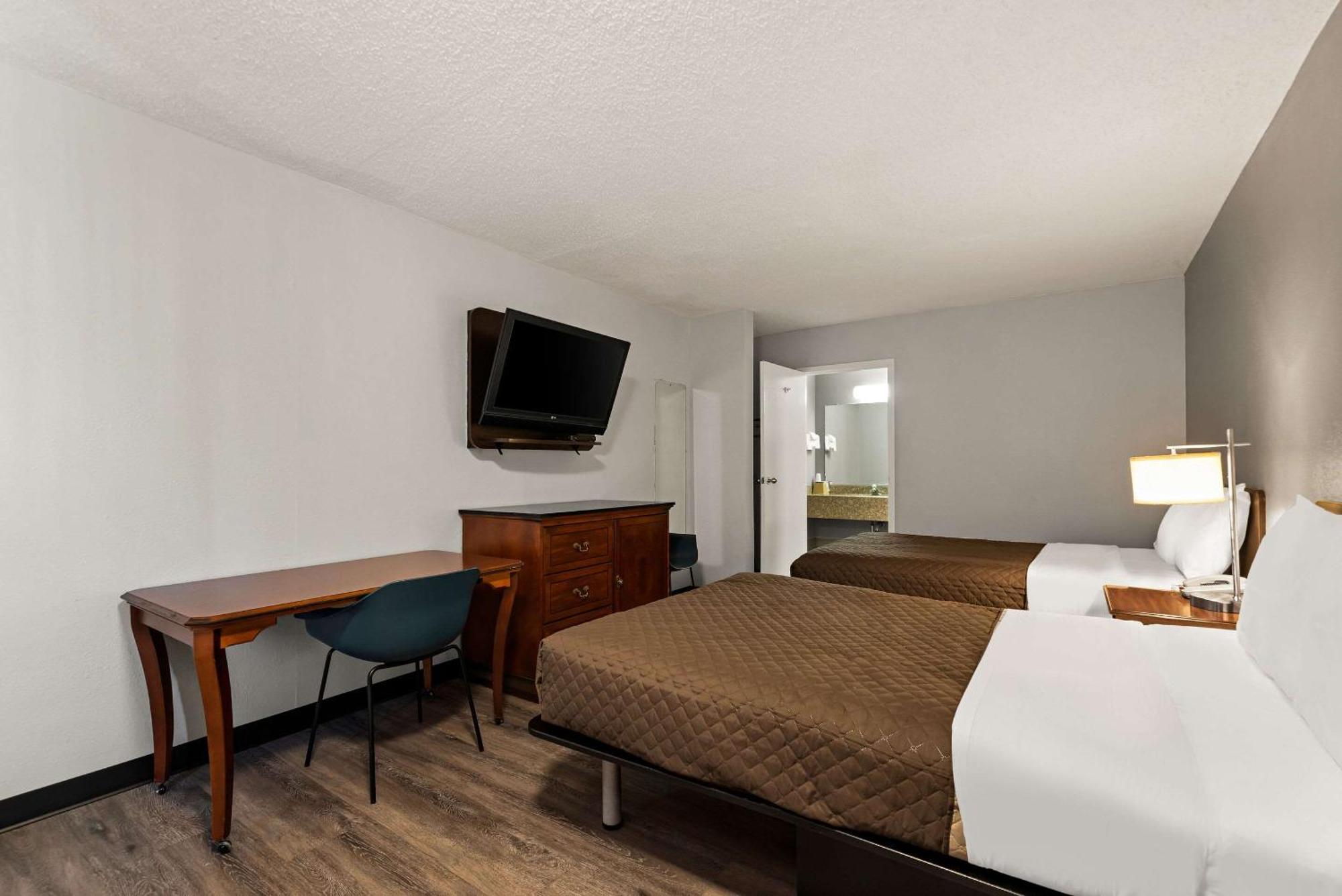 Rodeway Inn Brooklawn エクステリア 写真