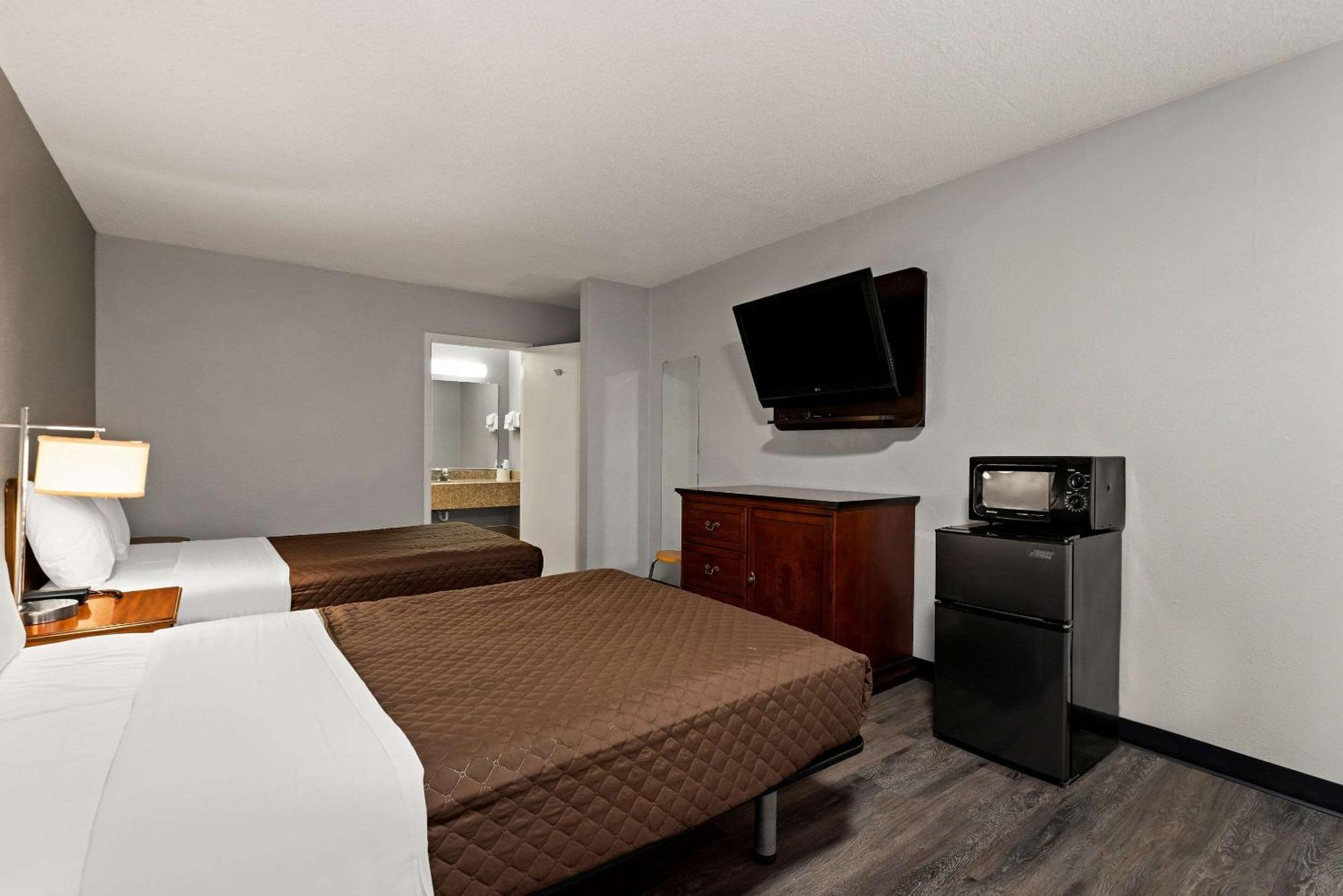 Rodeway Inn Brooklawn エクステリア 写真