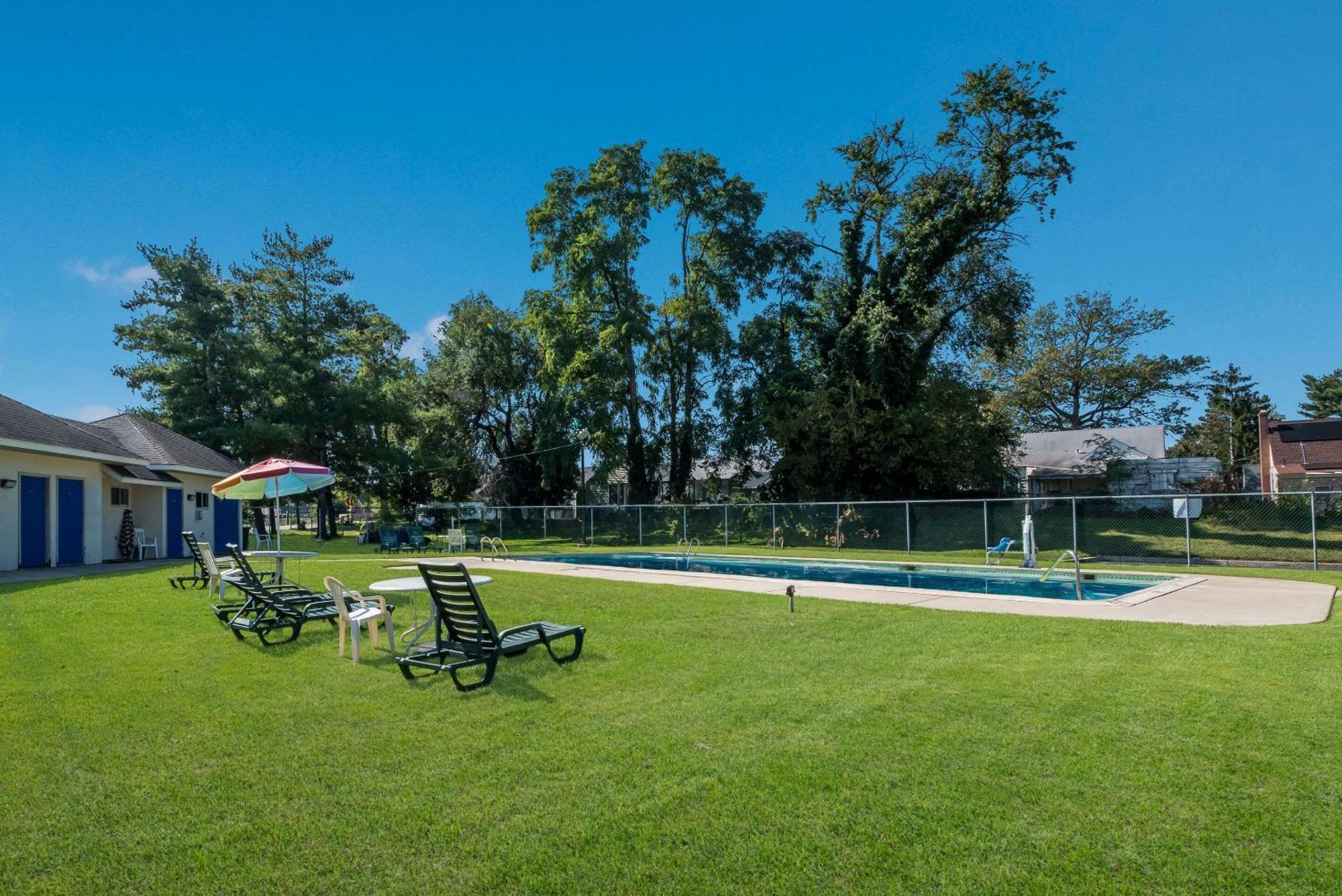 Rodeway Inn Brooklawn エクステリア 写真