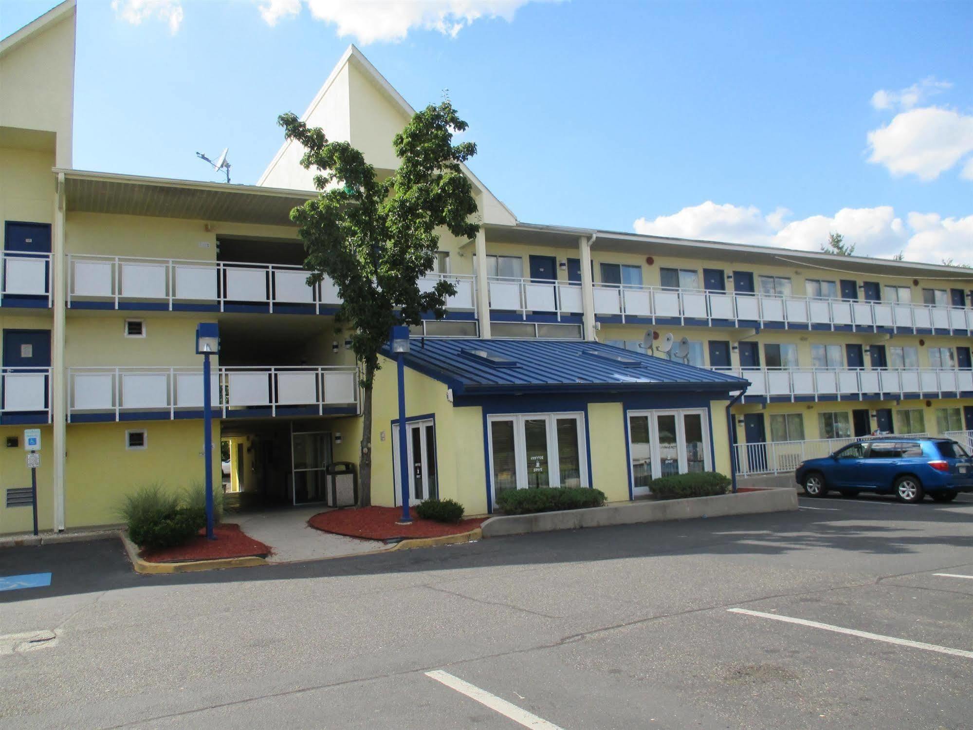Rodeway Inn Brooklawn エクステリア 写真