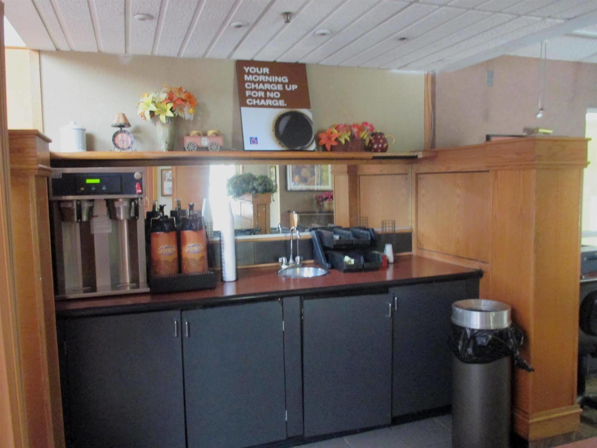 Rodeway Inn Brooklawn エクステリア 写真