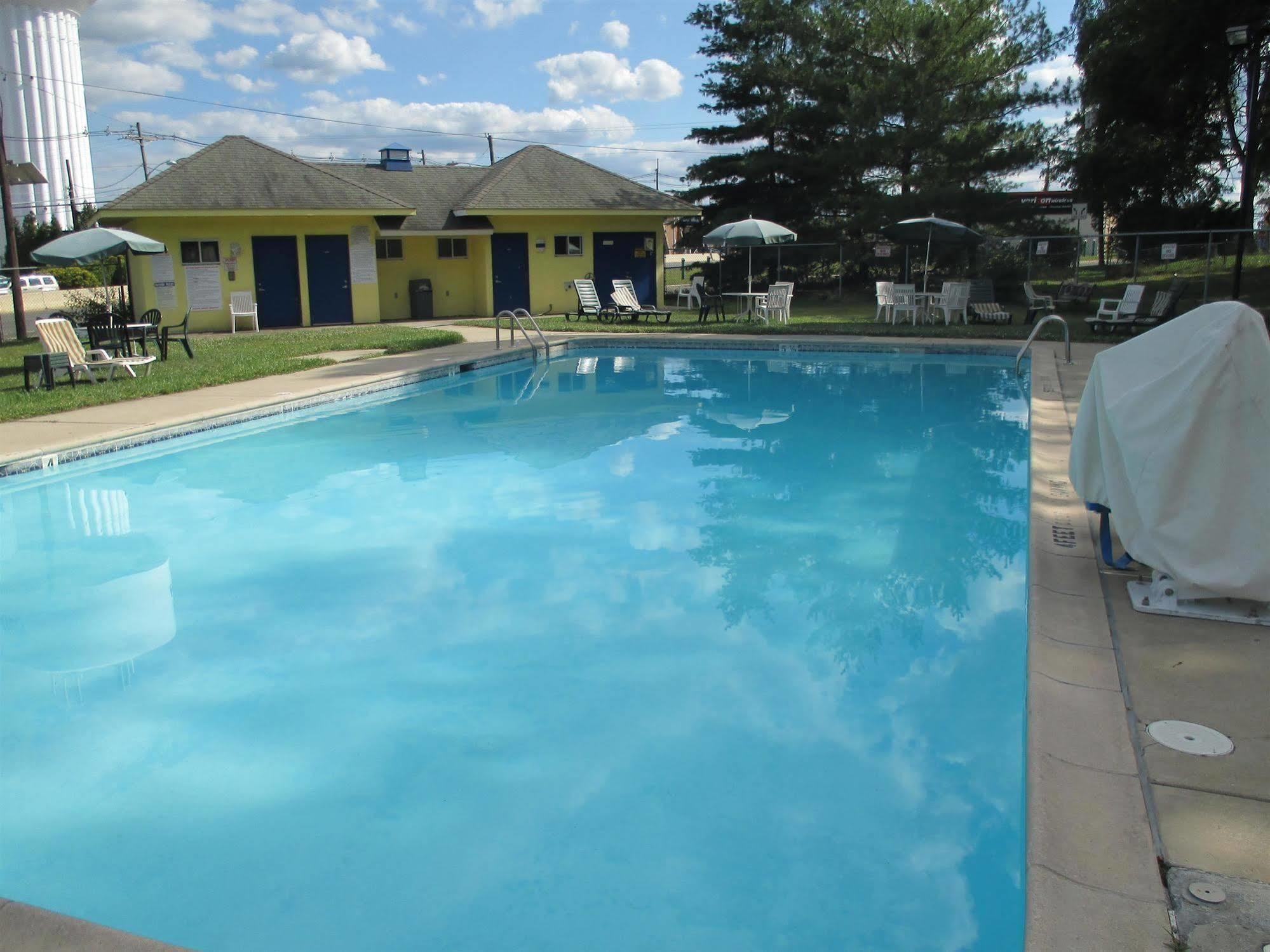 Rodeway Inn Brooklawn エクステリア 写真