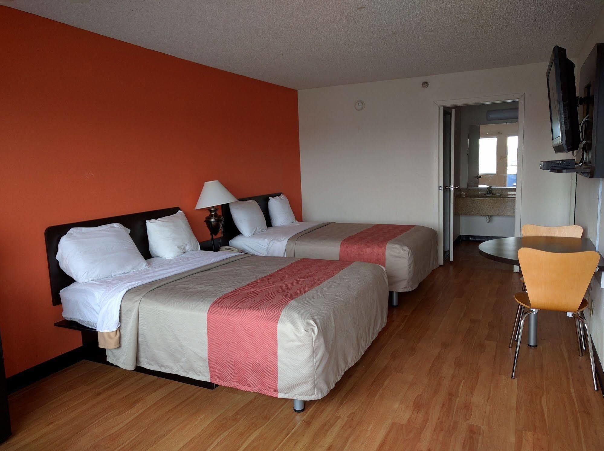 Rodeway Inn Brooklawn エクステリア 写真